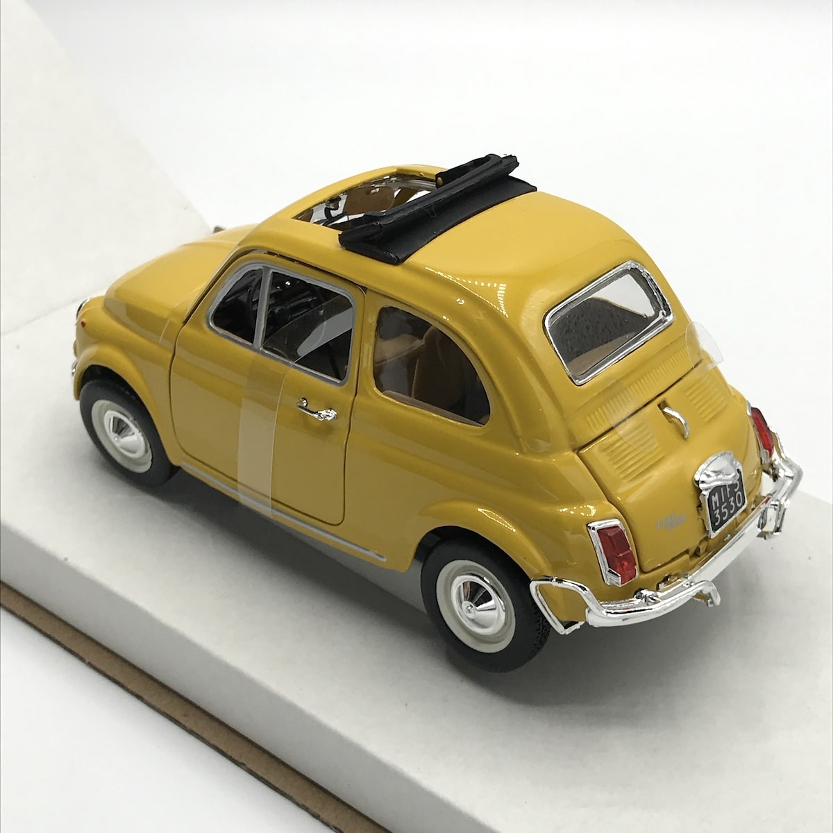 Modellino Bburago 1/24 Fiat 500 L 1968 Yellow | Motorsport Maranello