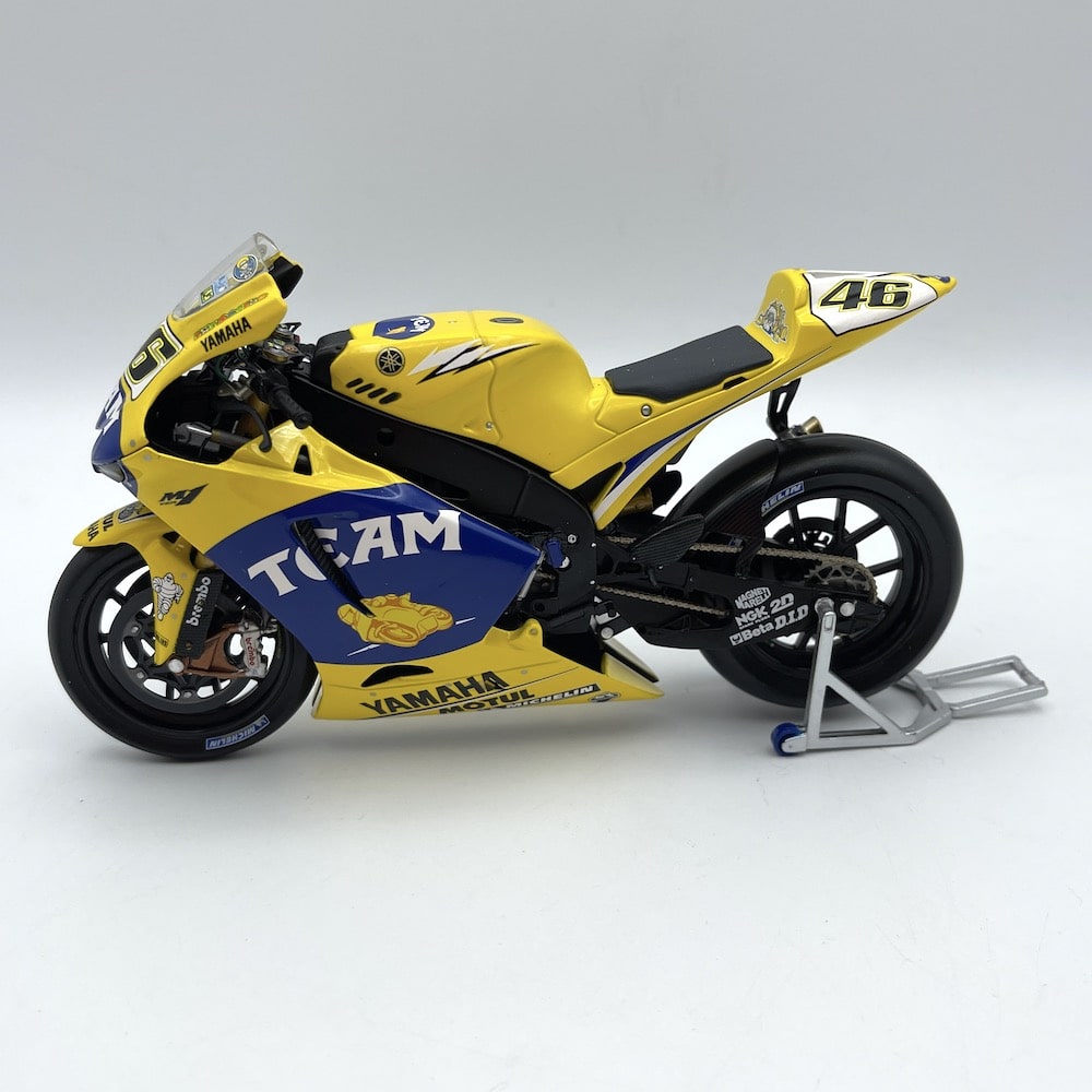 Minichamps 1/12 Yamaha YZR-M1 Valentino Rossi Camel MotoGp Minichamps 1/12 Yamaha YZR-M1 Valentino Rossi Camel MotoGp