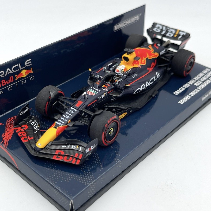 Modellino F1 Minichamps 1/43 Red Bull Racing RB18 Winner Emilia Romagna ...