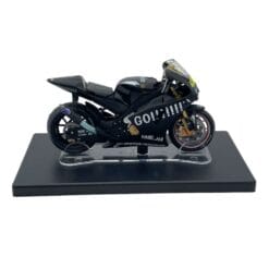 Alternative view of Motorcycle model Atlas 1/18 Yamaha YZR-M1 test Phillip Island 2004 #46 V. Rossi