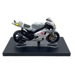 Alternative view of Motorcycle Model Newsstand 1/18 Yamaha YZR-M1 Estoril 2009 #46 V. Rossi