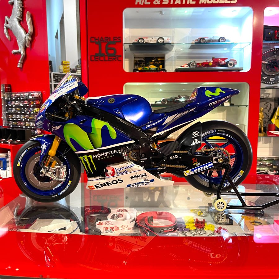 DeAgostini 1/4 Motorcycle Model Yamaha YZR-M1 2016 #46 V