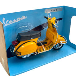 Alternative view of Model Motorcycle NewRay 1/12 Vespa P200E 1978 Yellow