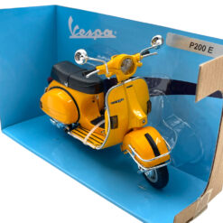 Model Motorcycle NewRay 1/12 Vespa P200E 1978 Yellow