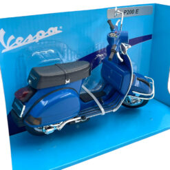 Alternative view of Model Motorcycle NewRay 1/12 Vespa P200E 1978 Blue